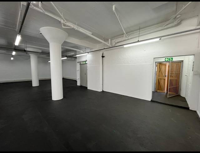 530M² WAREHOUSE TO LET IN PAARDEN EILAND
